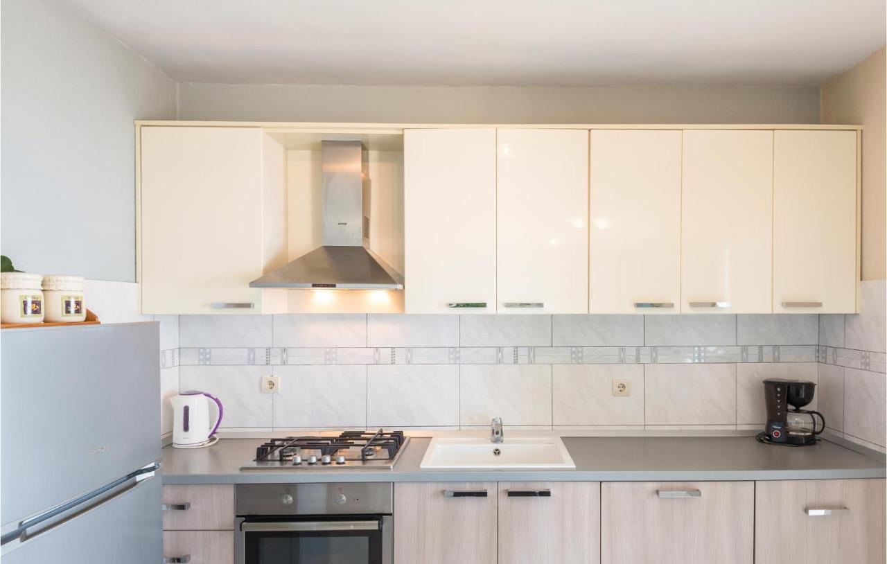 2 Bedroom Beautiful Apartment In มาคาร์สกา ภายนอก รูปภาพ