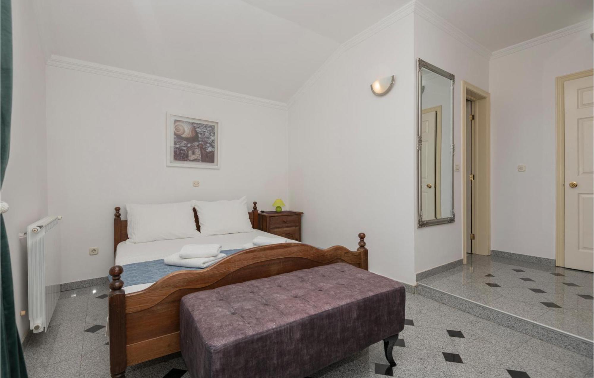 2 Bedroom Beautiful Apartment In มาคาร์สกา ภายนอก รูปภาพ