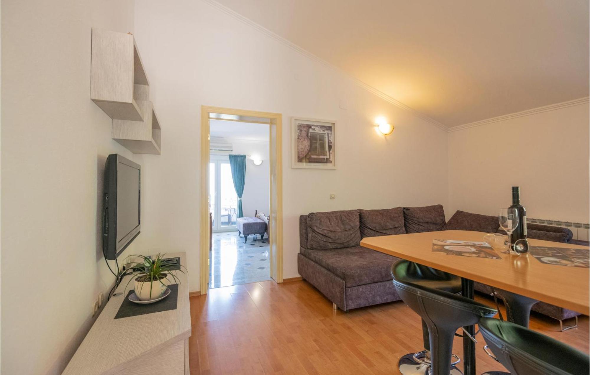 2 Bedroom Beautiful Apartment In มาคาร์สกา ภายนอก รูปภาพ
