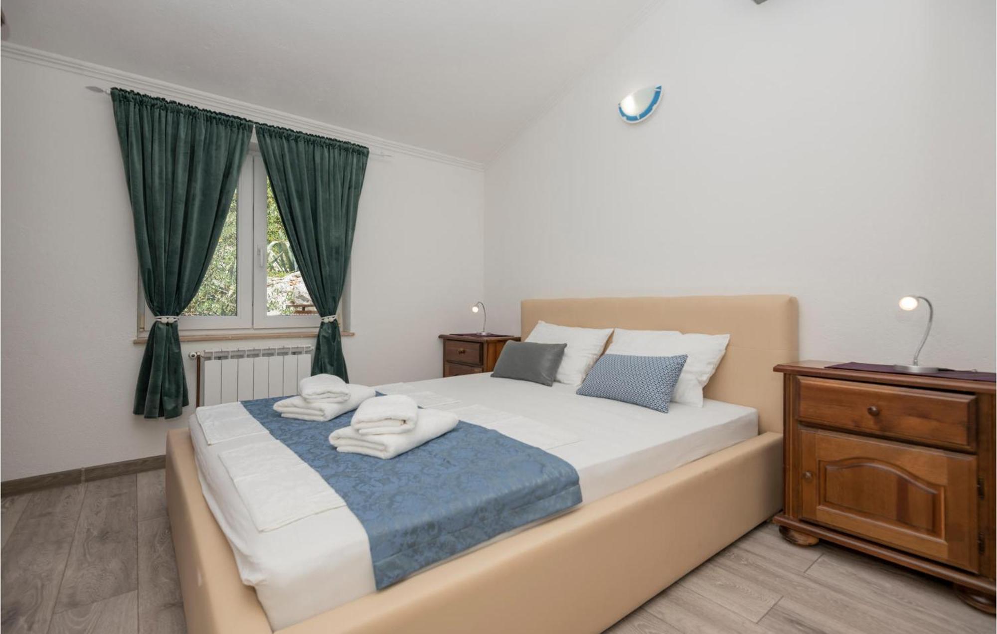 2 Bedroom Beautiful Apartment In มาคาร์สกา ภายนอก รูปภาพ