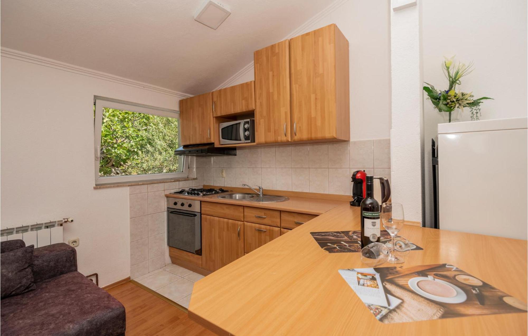 2 Bedroom Beautiful Apartment In มาคาร์สกา ภายนอก รูปภาพ